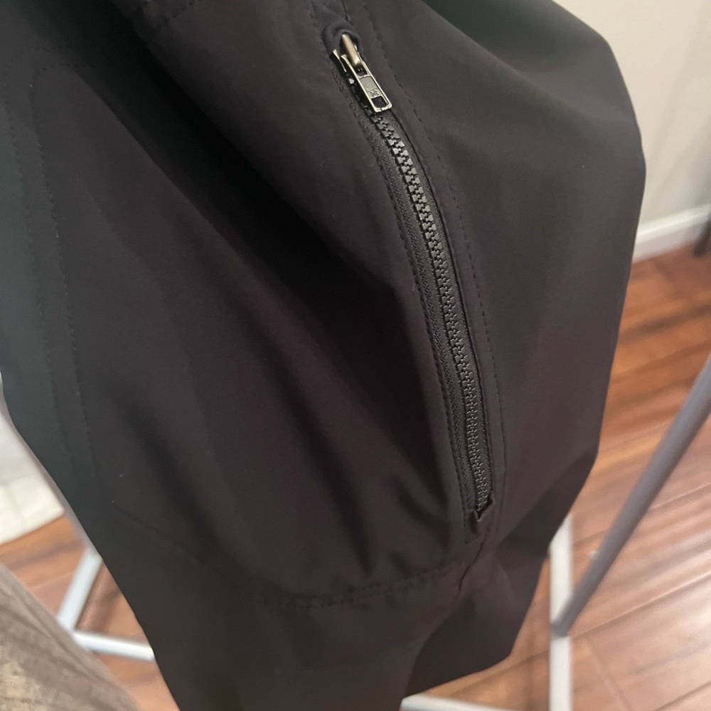 NWOT Under Armour Black Golf Pants with Zip Phone Pocket. SZ 36 - Picture 5 of 5